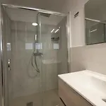Apartment Near Public Transportation Rom